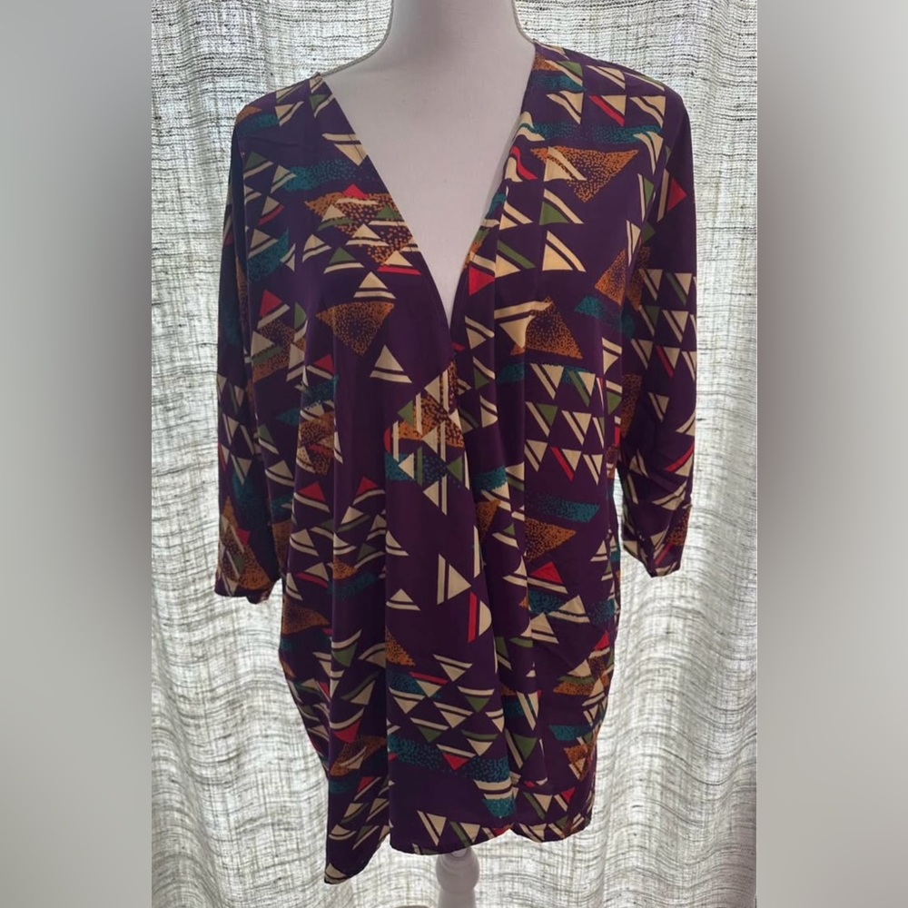 🔹$7 each or 2/$10🔹

LuLaRoe Lindsay cardigan size M